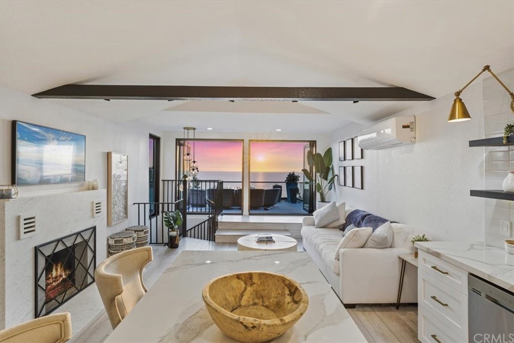 For Sale 32146 Pacific Coast Hwy, Laguna Beach, CA 92651